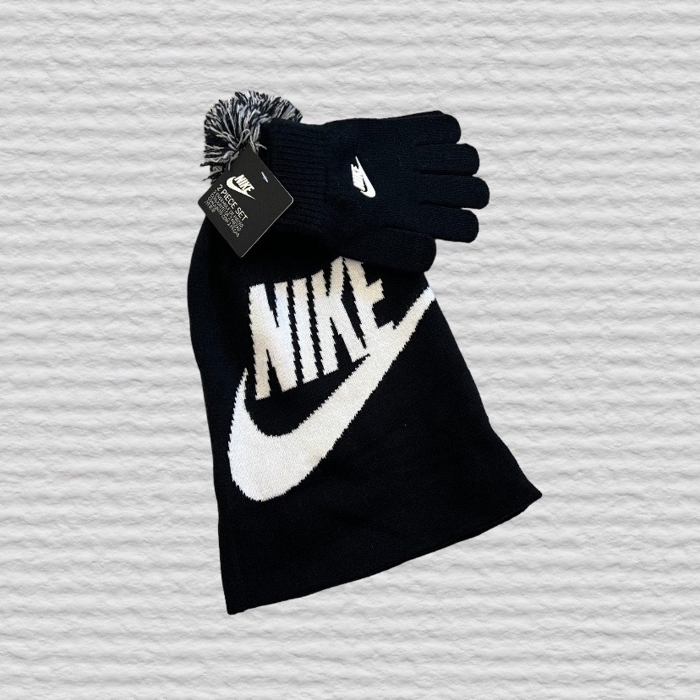 ✔️ NWT✔️ NIKE 2 Piece Boys Beanie and Mitten Set